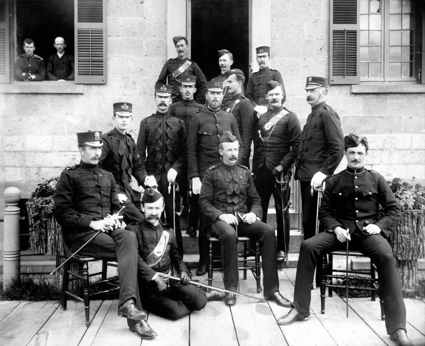 CanadasMiliHist's tweet photo. A group of Canadian Officers are assembled during the period before the Canadian contingent sailed to South Africa to fight in the Boer War, 1899.

Lt Col WD Otter seated in centre.

Please visit https://t.co/hGI0a4x5sf for much more about this topic.

#Canada1899-1902

https://t.co/D9Ols0Opkv