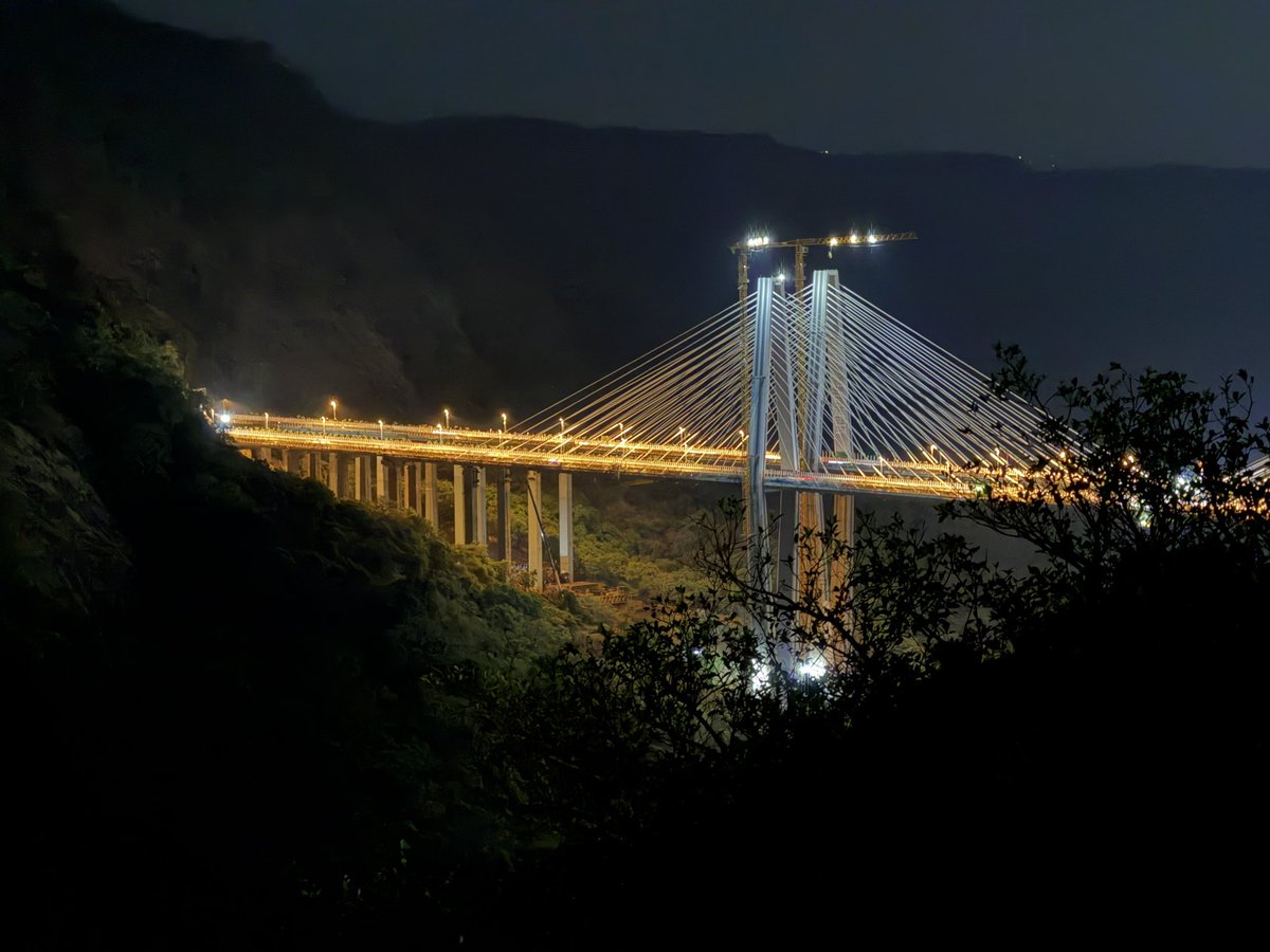 marinebharat's tweet photo. Standing tall and undamaged even after 670 MM unprecedented cloudburst

Mumbai Pune Connecting Link 🤩

Pic Source - me https://t.co/243hvRcAN8