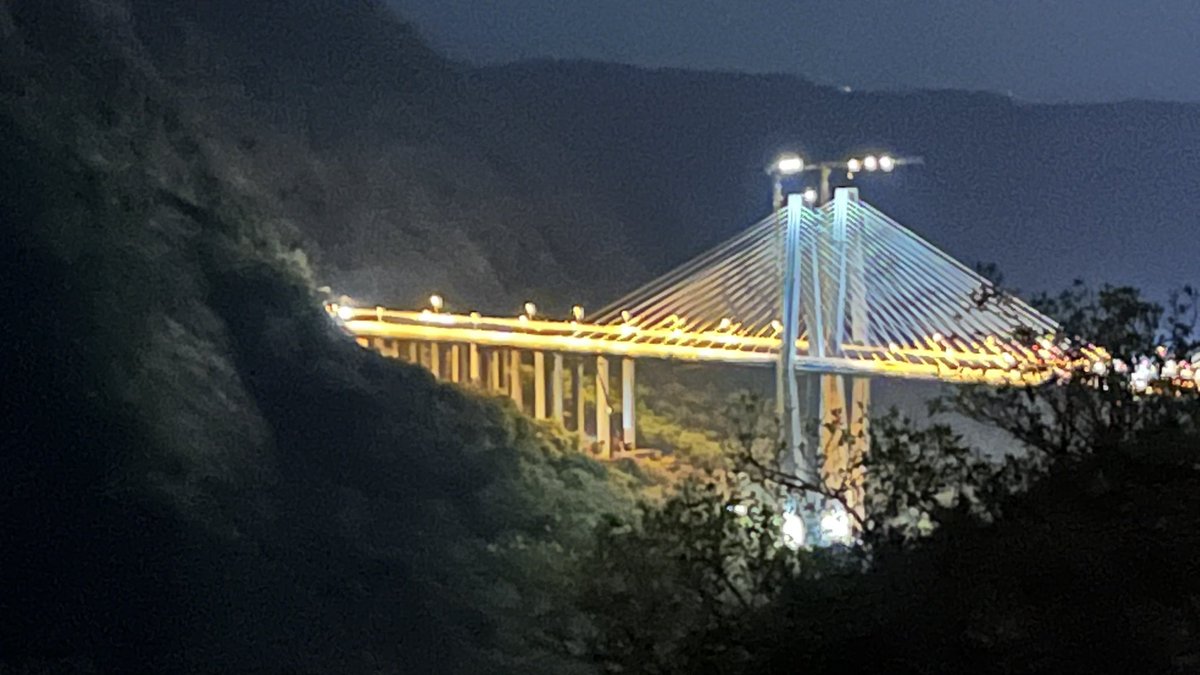 marinebharat's tweet photo. Standing tall and undamaged even after 670 MM unprecedented cloudburst

Mumbai Pune Connecting Link 🤩

Pic Source - me https://t.co/243hvRcAN8