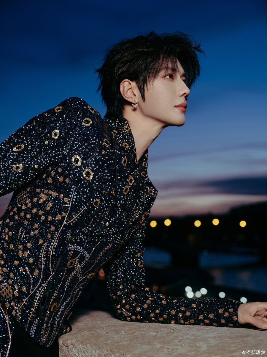 sammy_msy's tweet photo. Two different couture outfits and Hao Yiran slayed in both 💅

HAO YIRAN × RAHUL MISHRA

#HaoYiranHCFW
#ParisHauteCoutureWeek https://t.co/JdU6YdDVgF