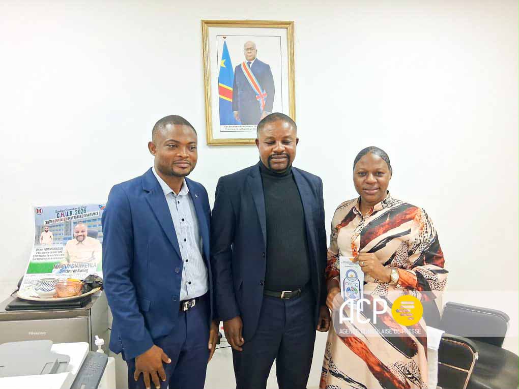 acprdcongo's tweet photo. #RDC: la vision de la Société Congolaise des Sciences Infirmières (#SOCSI) a été présentée au directeur du nursing (ou des soins infirmiers) du Centre hospitalier universitaire Renaissance (#CHUR), lors d'une réunion organisée à cet effet, lundi à Kinshasa, capitale de la République démocratique du Congo.

"Au cours de cette rencontre, les responsables de la SOCSI nous ont présenté la vision de cette société savante et son projet de société.Nous avons constaté une différence entre leur présentation et les réalités du terrain. La SOCSI apporte une motivation supplémentaire dans la pratique infirmière, car il existe un écart considérable entre la théorie enseignée à l'université et la pratique sur le terrain. C'est louable et encourageant de voir un groupe d'infirmiers réfléchir à la manière de réduire cet écart entre la théorie et la pratique", a déclaré Guy Diankeyila, directeur du nursing au CHUR.