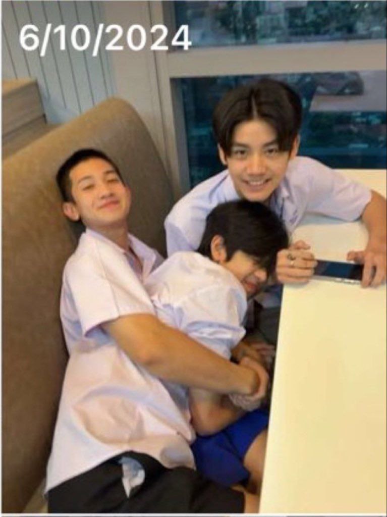 choco_coco_pie's tweet photo. I love my lovesick boys' friendship 💖 Sky has always been their baby even though they like to fight and he's probably bigger than both of them now
#AlmondProgress
#SKYphasith https://t.co/D0Fi72JJCX