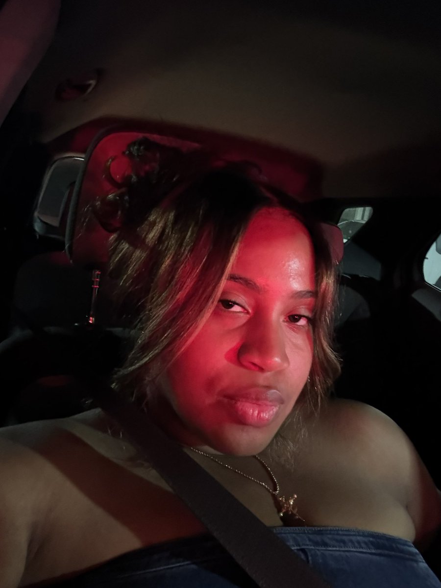 dejaneetj's tweet photo. red light special https://t.co/M6aa1h51vn