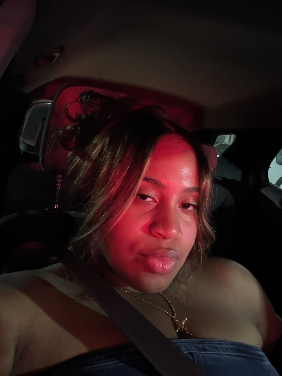 dejaneetj's tweet photo. red light special https://t.co/M6aa1h51vn