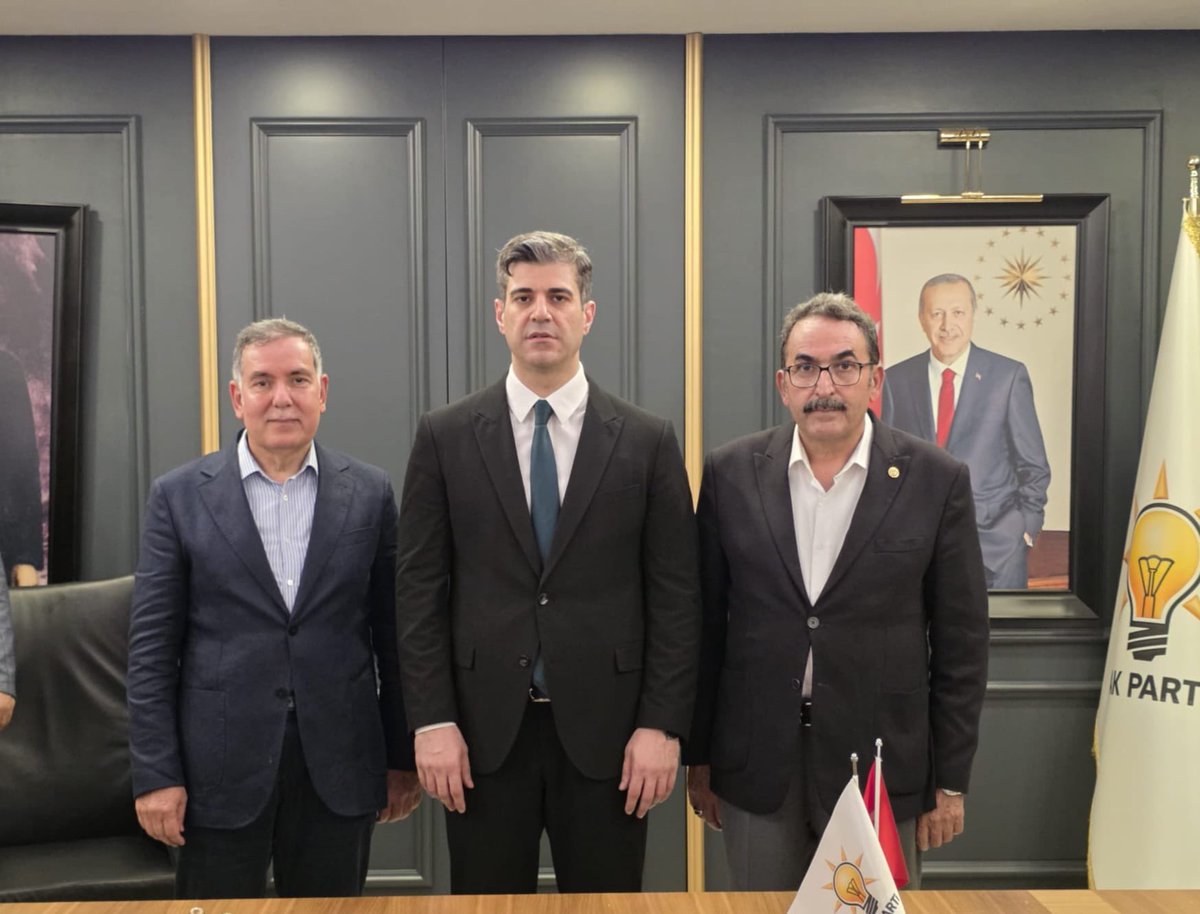 AhmetZenbi40157's tweet photo. 📍AK Parti Adana İl Başkanlığı

Adana Milletvekilimiz Sayın Abdullah Doğru ve kıymetli teşkilat mensuplarımız ile Adana İl Başkanı olarak atanan Av. Mustafa Özkan Başkanımızın devir teslim törenine katıldık.

Adana’mız için birlik ve beraberlik içerisinde çalışmaya; Türkiye Yüzyılı hedeflerimizi gerçekleştirmeye devam edeceğiz.
