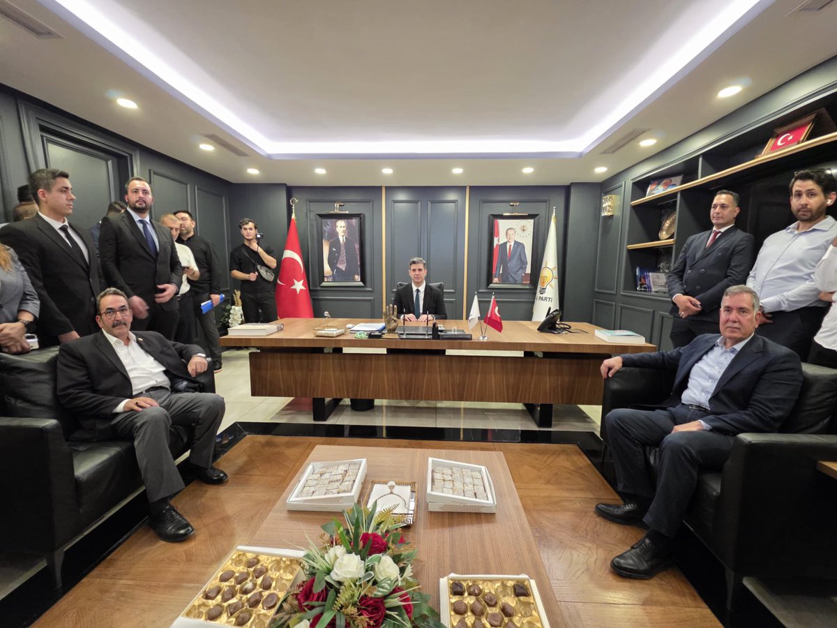 AhmetZenbi40157's tweet photo. 📍AK Parti Adana İl Başkanlığı

Adana Milletvekilimiz Sayın Abdullah Doğru ve kıymetli teşkilat mensuplarımız ile Adana İl Başkanı olarak atanan Av. Mustafa Özkan Başkanımızın devir teslim törenine katıldık.

Adana’mız için birlik ve beraberlik içerisinde çalışmaya; Türkiye Yüzyılı hedeflerimizi gerçekleştirmeye devam edeceğiz.