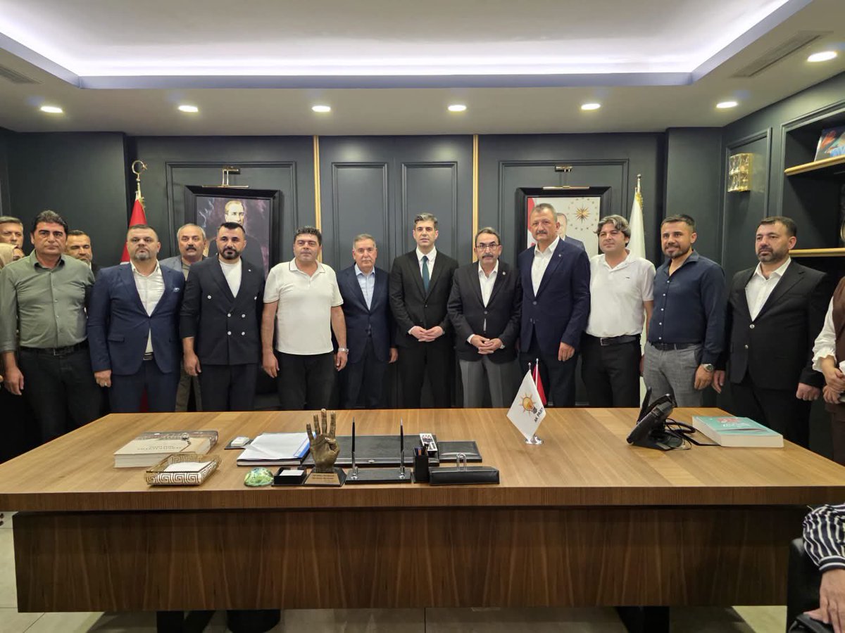 AhmetZenbi40157's tweet photo. 📍AK Parti Adana İl Başkanlığı

Adana Milletvekilimiz Sayın Abdullah Doğru ve kıymetli teşkilat mensuplarımız ile Adana İl Başkanı olarak atanan Av. Mustafa Özkan Başkanımızın devir teslim törenine katıldık.

Adana’mız için birlik ve beraberlik içerisinde çalışmaya; Türkiye Yüzyılı hedeflerimizi gerçekleştirmeye devam edeceğiz.