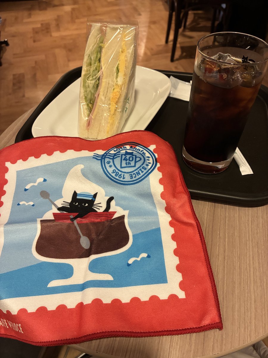 sio_melonpan's tweet photo. 久々に池袋いったぜ
以前歩行中に両足を同時に攣って死にかけて以来この街と和解出来てないけど無事帰れたので今回はセーフ

欲しかったハンカチゲット https://t.co/9966d9GpmD