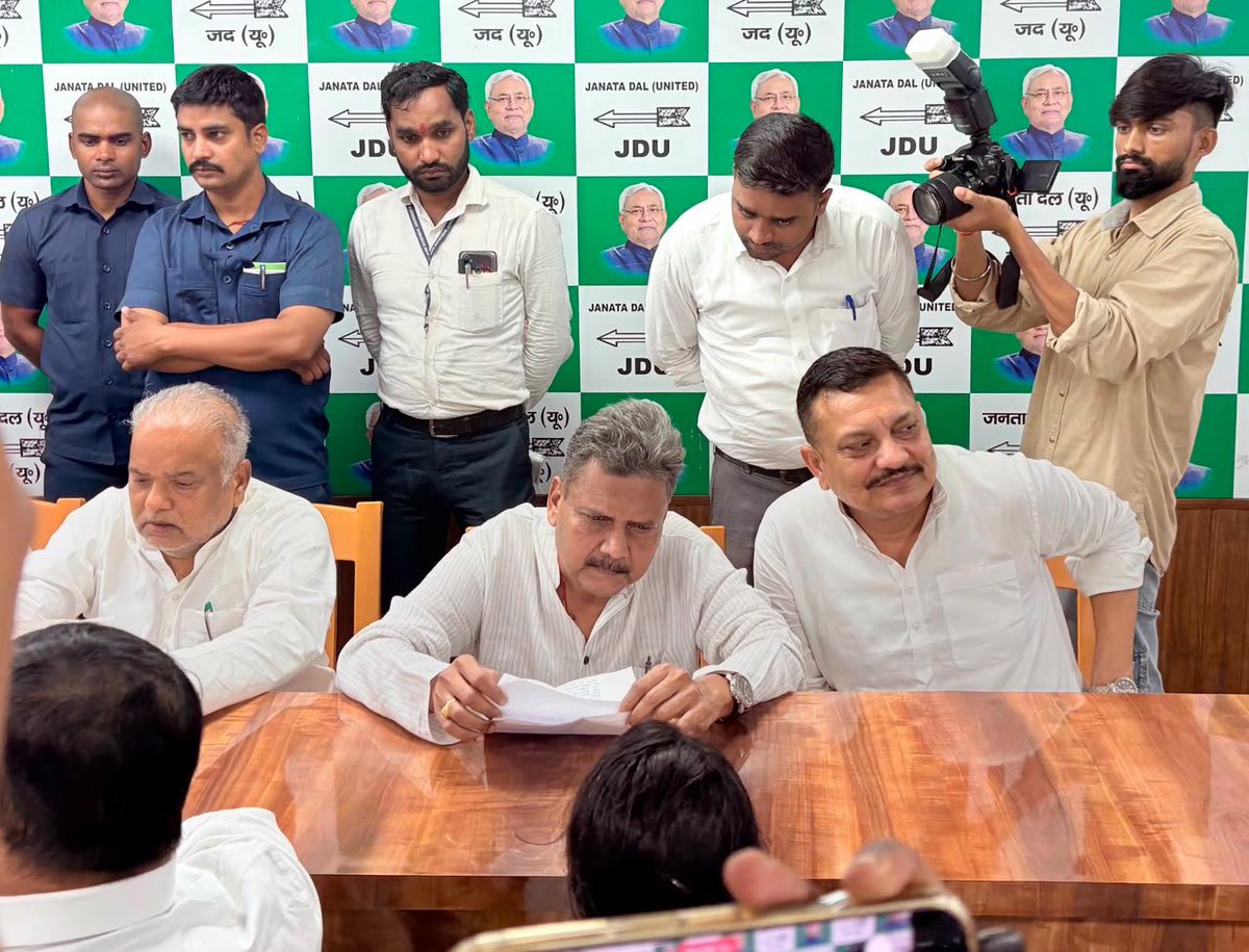 sunilkbv's tweet photo. आज पार्टी कार्यालय में "जनता के दरबार" में शामिल हुआ।
#Bihar #JDU https://t.co/4tq5Frp9wx