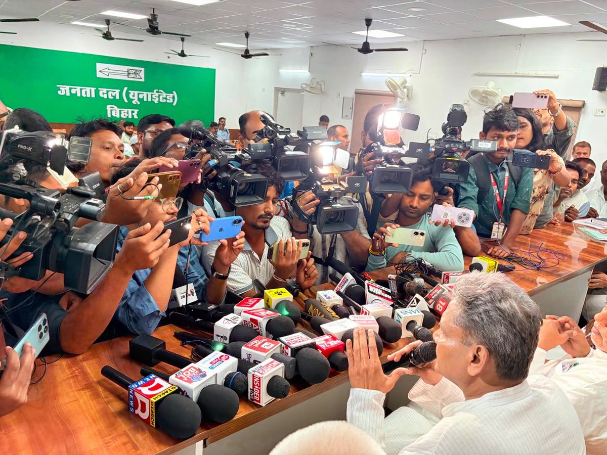 sunilkbv's tweet photo. आज पार्टी कार्यालय में "जनता के दरबार" में शामिल हुआ।
#Bihar #JDU https://t.co/4tq5Frp9wx