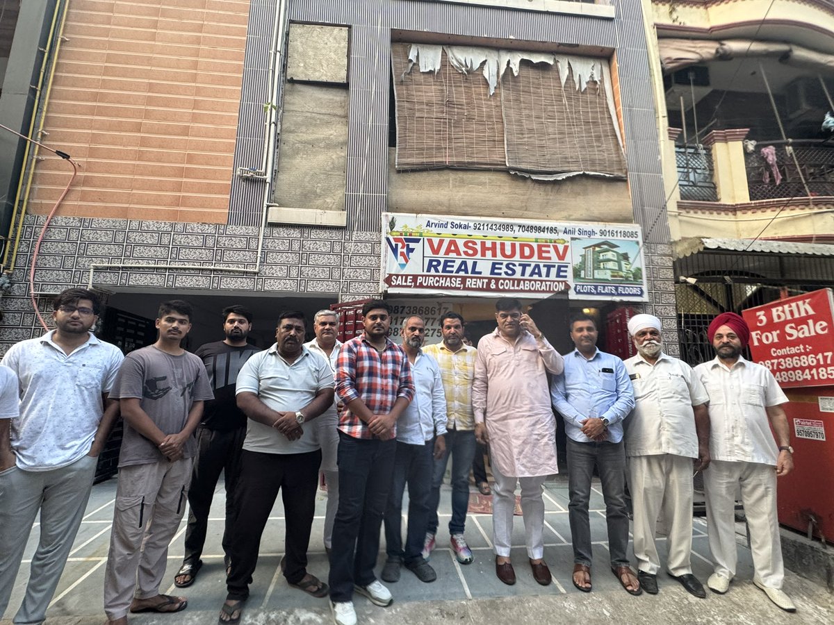 Ajayadavinc's tweet photo. शीर्षक: संगठन की मजबूती ही हमारी ताकत! आज राजनगर ब्लॉक में एक महत्वपूर्ण बैठक का आयोजन किया गया। इस बैठक में बिजवासन विधानसभा के नवनियुक्त प्रभारी भाई संजीव यादव जी का भव्य स्वागत और अभिनंदन किया गया। सभी साथियों का सफल बैठक के लिए आभार! 🤝#TeamWork #OrganizationFirst #Bijwasan https://t.co/oTBhl1eb7Q