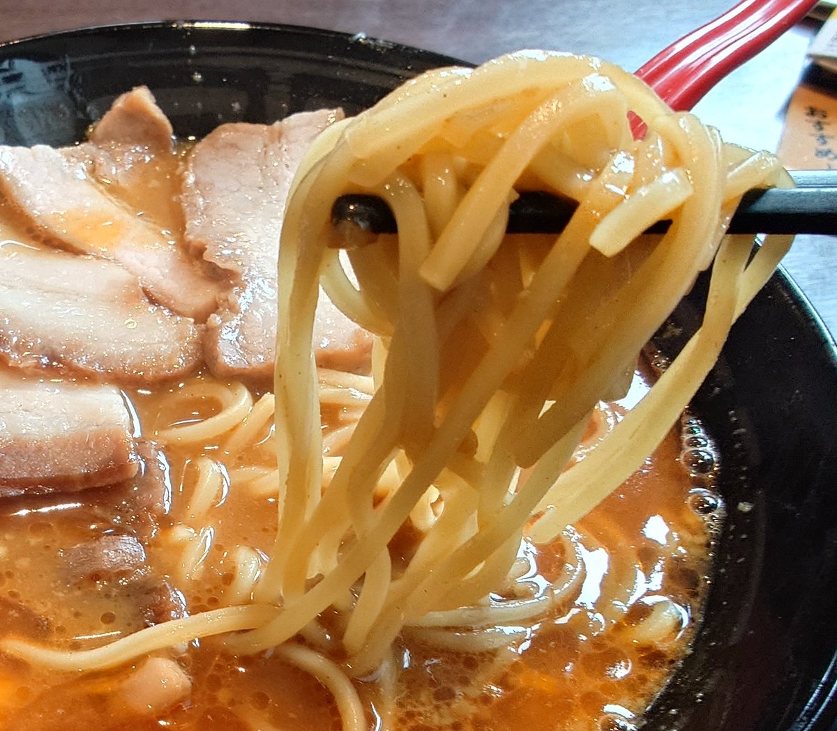 Johan_4_4's tweet photo. 実は今日初めてCoCo壱のカレーラーメンを食べたんだけど、きちんと動物の厚みが感じられて好みの味だったな。
「よくってよ…よくってよ…」ってな感じで、気付けば完飲の罪を犯してしまった。
🍜((🐶)) https://t.co/eK60ajRH0F