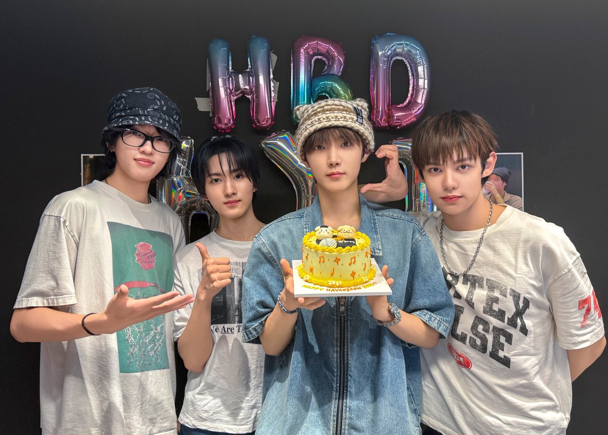 AxMxP_official's tweet photo. [#AxMxPxicture]
☆: * 𝗛𝗔𝗣𝗣𝗬 𝗛𝗔 𝗬𝗢𝗢 𝗝𝗢𝗢𝗡 𝗗𝗔𝗬 * :☆

사랑하는 디엑스와 멤버들과 생일 보낼 수 있어 정말 행복했고, 감사했습니다❤︎.*

#AxMxP #에이엠피
#하유준 #HAYOOJOON https://t.co/2vbGsZtQUm