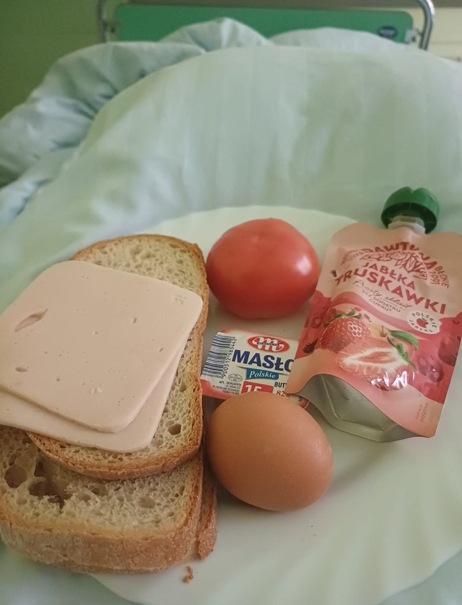 PrezesObywatel's tweet photo. Kolacja mojej mamy w szpitalu... 
Jeszcze raz przeczytam, że jakiś lekarz dostaje ponad 20 koła za godzinę to mnie szlag trafi
System do zaorania i postawienia na nowo https://t.co/ug14ag2oSX