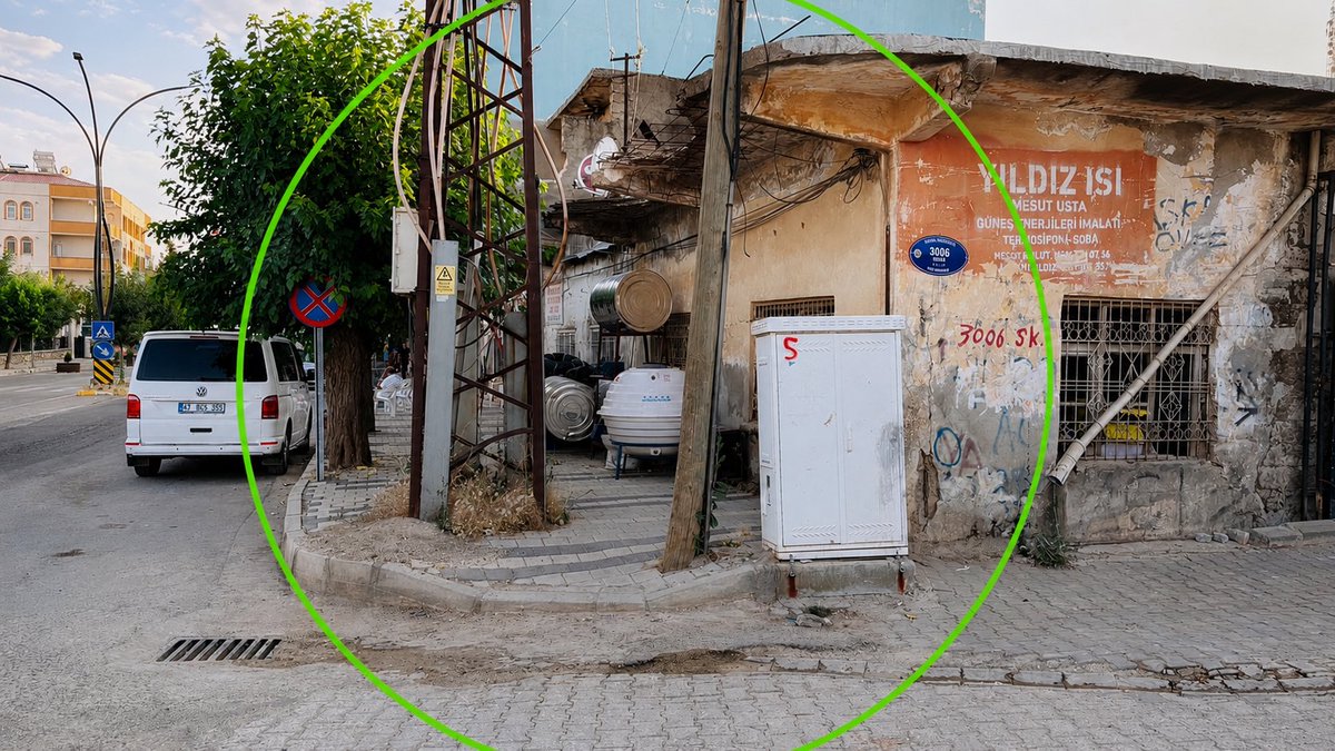 OmerliBelediye's tweet photo. Daha yaşanabilir bir Ömerli için enerji altyapımızı güçlendirmeye yönelik çalışmalarımız aralıksız devam ediyor. Bu kapsamda, zaman zaman enerji kesintilerine neden olan, çevre ve görüntü kirliliği oluşturan eski tip trafolar kaldırılarak
… https://t.co/IIspmPAoXn