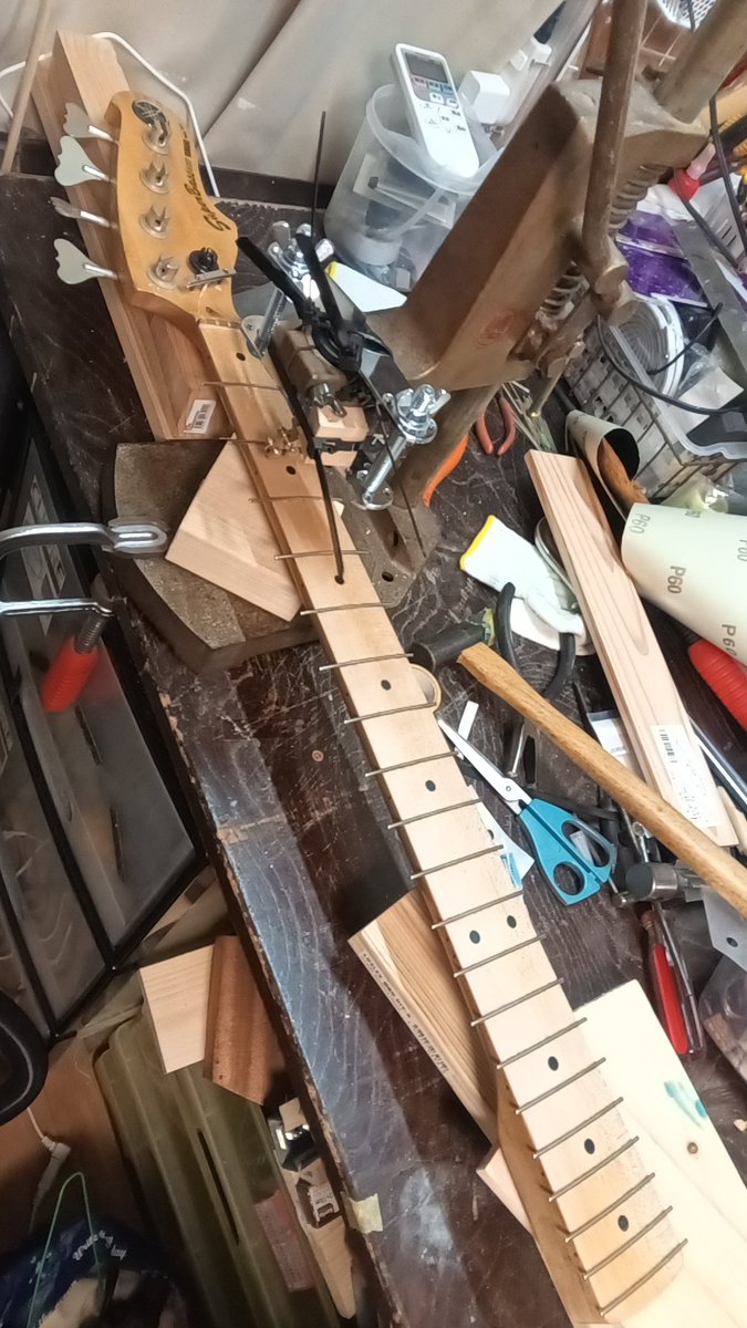 kzkc's tweet photo. これは凶器ですよ⋯⋯
2枚目はなんとか動かんように工夫をした跡 https://t.co/MR3TFgqif8
