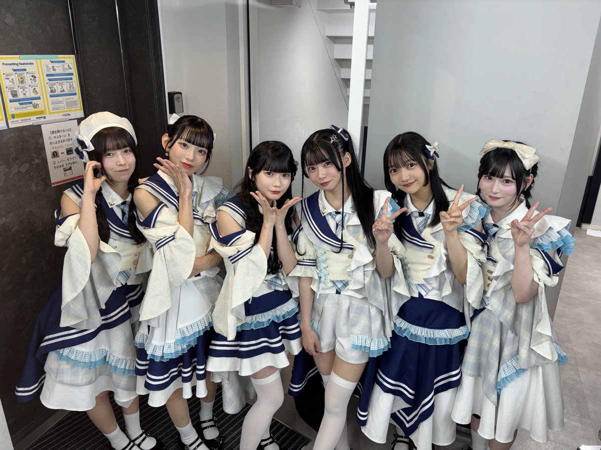 info_myojou's tweet photo. ✯••┈┈┈••✯••┈┈┈••✯
             ⟡.·*.御礼.*·.⟡
                 蒼夏序章
✯••┈┈┈••✯••┈┈┈••✯

本日は「蒼夏序章」ありがとうございました⋆˙⟡

左から
栗原ここね@myojou_cocone 
姫乃るか@myojou_ruka 
真希しの@myojou_shino 
日陽みう@myojou_miu 
薄倉りな@myojou_usukura 
澪奈ゆん@myojou_yun 

SETLIST▶︎ALT

 #myojou