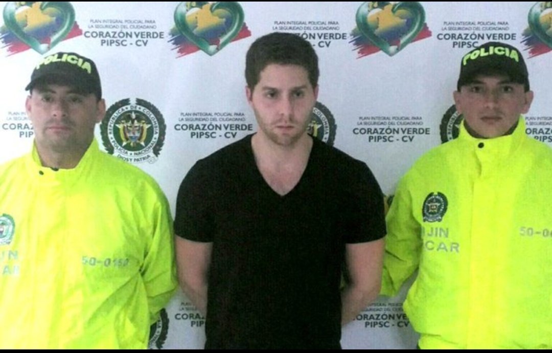 DONKANDAVILA's tweet photo. Ahora todo tiene sentido! 

DIME CON QUIÉN ANDAS Y TE DIRÉ QUIEN ERES! 

El alcalde de la Ciudad de Panamá es Mayer Mizrachi, quien antes de asumir el cargo estuvo en prisión preventiva durante varios meses en 2015 y 2016.

Esto ocurrió tras ser detenido en Colombia a petición de las autoridades panameñas por una investigación de supuesto peculado (corrupción) relacionada con un contrato de la plataforma de mensajería Criptext. 

Posteriormente, fue deportado a Panamá, donde enfrentó el proceso judicial y finalmente fue sobreseído de los cargos.

A menudo se confunde este caso con el de otros alcaldes de distritos aledaños que han enfrentado operativos recientes por presunto mal manejo de fondos públicos, pero Mizrachi ha manifestado en múltiples ocasiones que su detención tuvo motivaciones políticas.