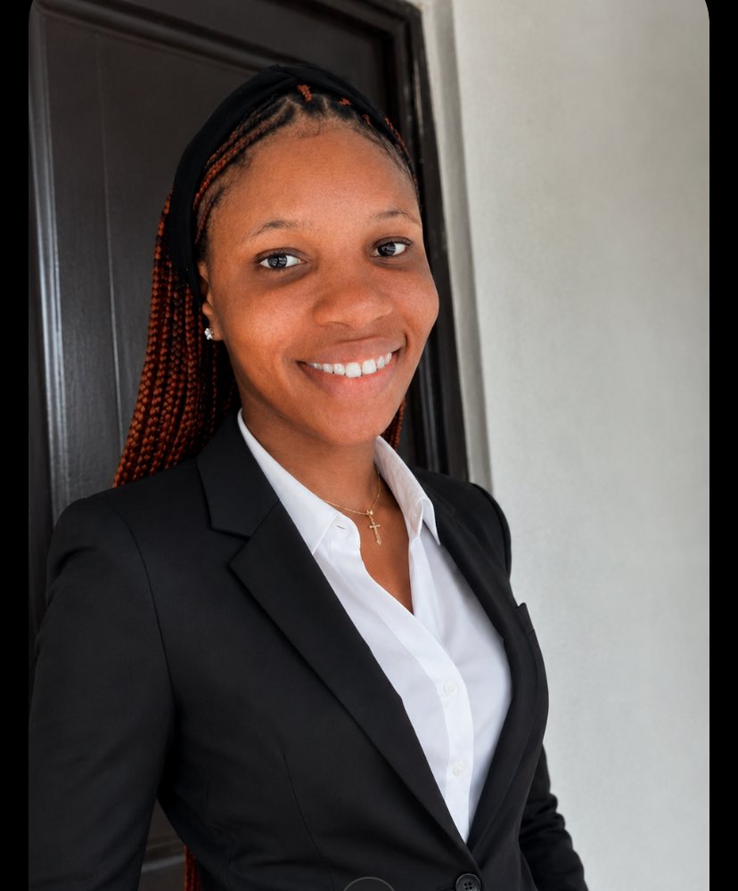 Tyniegurl's tweet photo. I heard about VSavvy Academy from a friend. 
Wasn’t even interested in anything virtual, but she said “just try it out”.

My journey began with doubt, but I chose this career to grow and be independent. 
The challenges were real, but community and consistency kept me going. https://t.co/XiAyiTO7eg
