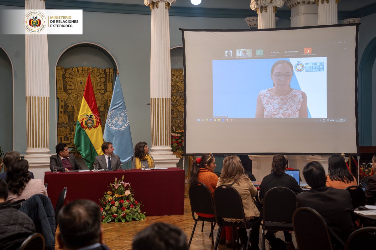 MRE_Bolivia's tweet photo. Bolivia actualiza su Hoja de Ruta Nacional de Sistemas Alimentarios Sostenibles 🇧🇴🌱

En Cancillería se desarrolló un taller multisectorial con la participación de autoridades nacionales, organismos internacionales y equipos técnicos del Estado, para fortalecer una visión integral sobre producción, nutrición, logística, mercados, gobernanza y gestión de riesgos.

La actualización de esta Hoja de Ruta permitirá avanzar hacia sistemas alimentarios más sostenibles, resilientes e inclusivos, alineados con los nuevos instrumentos de planificación del país.

Bolivia reafirma su compromiso con la seguridad alimentaria y con una transformación productiva que conecte soberanía, identidad y futuro.

Nota completa: https://t.co/L6X6JLiS5B

#Bolivia #CancilleríaBolivia #SistemasAlimentarios #SeguridadAlimentaria #SoberaníaAlimentaria #DesarrolloSostenible #Agenda2030 #NacionesUnidas