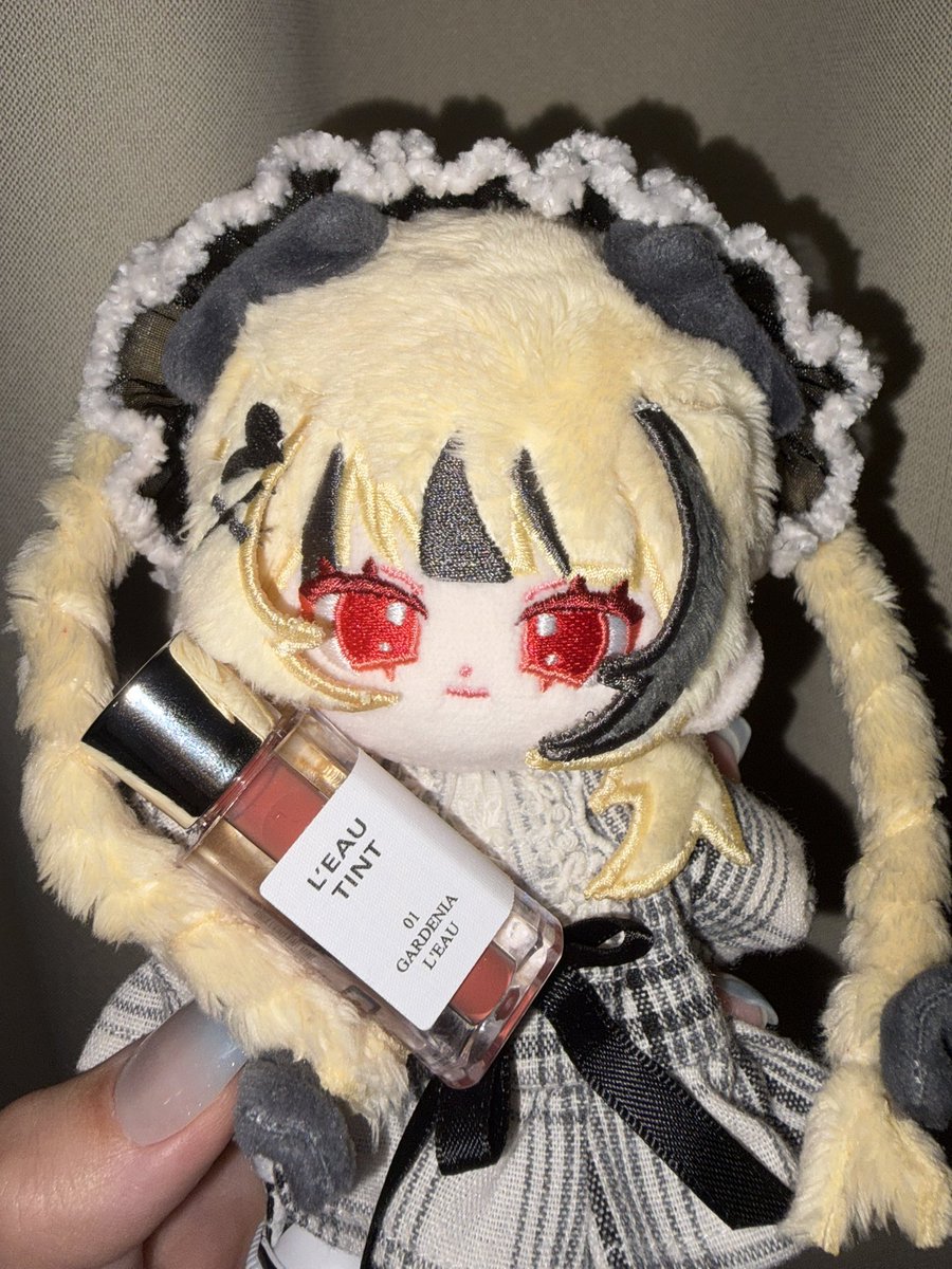 MzQjf's tweet photo. リップもらった💄 https://t.co/C9KZ7bXFe0