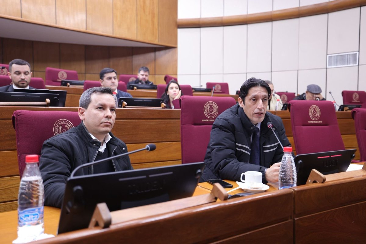 SenadoresPy's tweet photo. Convocada por la Comisión de Legislación @Legisla_senado, se realiza la mesa de trabajo para el análisis del proyecto de Ley *"QUE MODIFICA VARIOS ARTÍCULOS DE LA LEY N° 213/93 'CODIGO DEL TRABAJO SOBRE EL SALARIO MINIMO Y REESTRUCTURA LA COMISION NACIONAL DEL SALARIO MINIMO" https://t.co/m7F2VAb8A8
