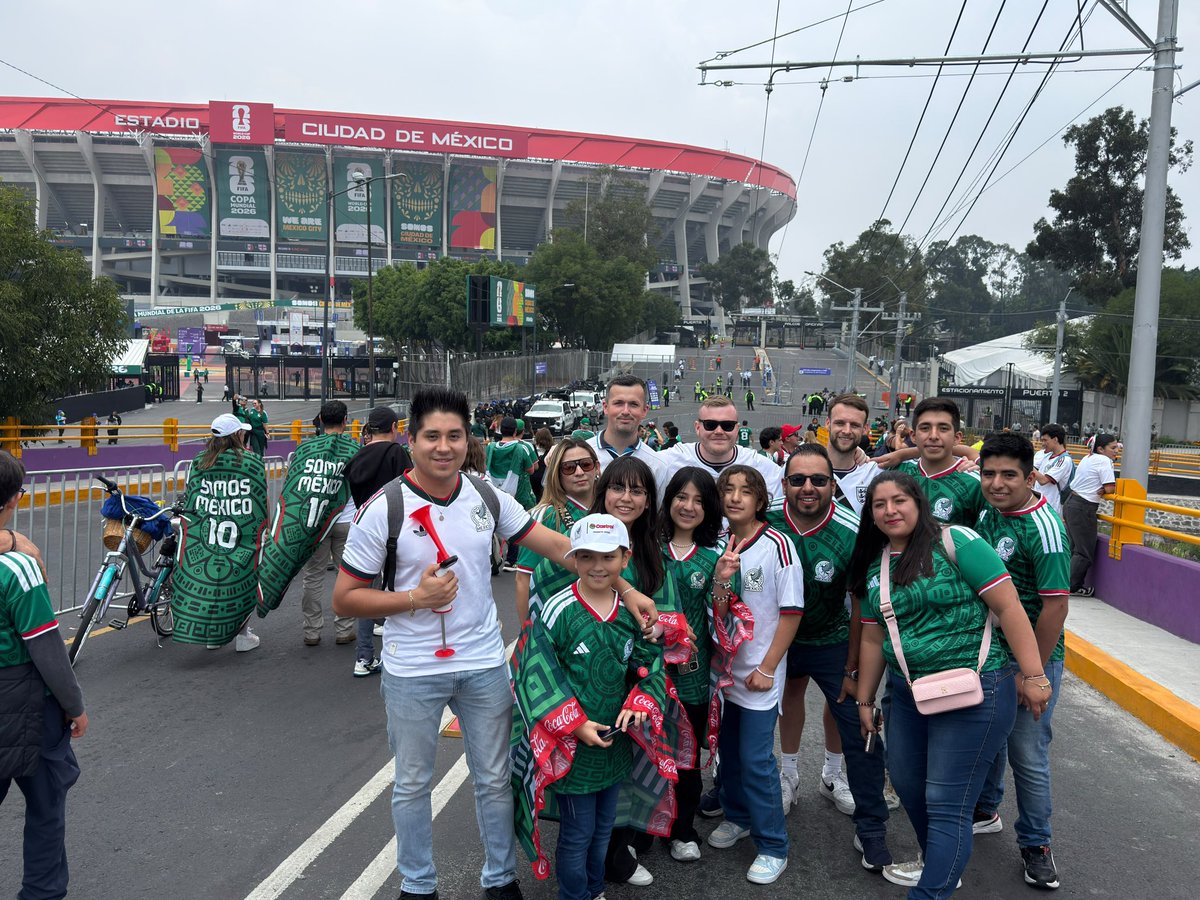 fusionjosh_'s tweet photo. A word on the Mexican people 🇲🇽 

I've never known a nation to be so gracious in defeat. Shaking hands, chanting 'bring it home' and being fantastic hosts overall. 

Friendliest of people, thank you 🙌🏻 https://t.co/JoCplV5E9d