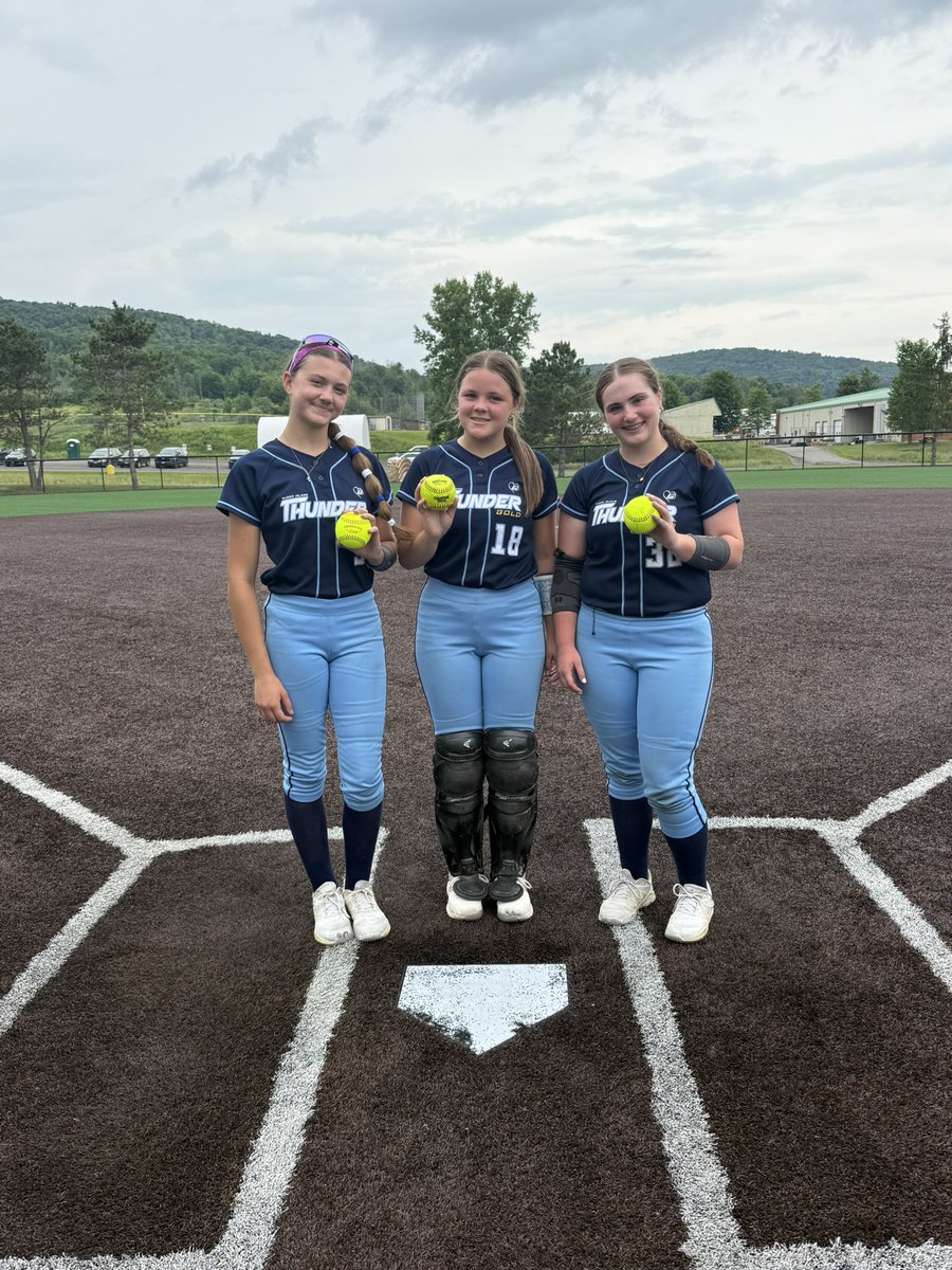 afredericks2029's tweet photo. This weekend was one of our best yet. We came in 2nd place after a hard fought championship game. We went 4-1-1 as a team. On Sunday, three of us hit bombs‼️ So proud of our team 🥎
@C_Kelly2029 💣@georgiabrandt29 💣
@RITG_14u @jcoupal @thunderjam134 @BobRossiRITG @ExtraInningSB https://t.co/F3A0hg4trd