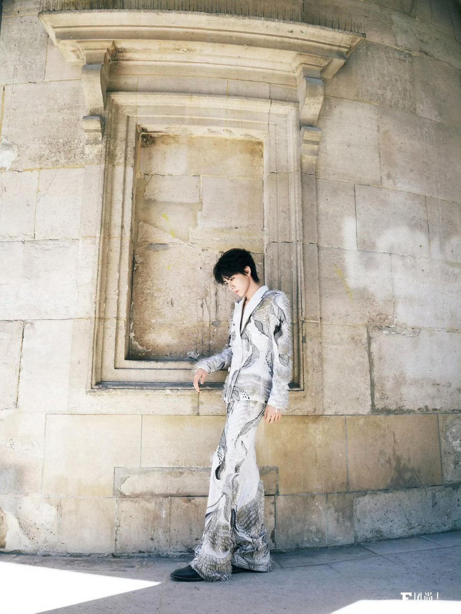ngrace96's tweet photo. LiuXuanCheng dazzled everyone with breathtaking artistry during Paris Haute Couture Week, redefining elegance through unforgettable brilliance and remarkable creativity today.

#LiuXuanChengPFW 
#LiuXuanChengHCW27
#LiuXuanChengxRahulMishra https://t.co/aqF2FP0wci