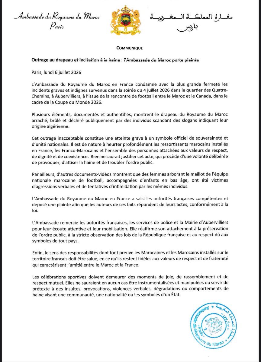 larevueafrique's tweet photo. 🇲🇦 🇫🇷 🇩🇿 URGENT | Le #Maroc, via l’ambassade du Maroc en France condamne avec la plus grande fermeté, les « incidents graves survenus à Aubervilliers, où le drapeau du Maroc a été arraché, brûlé et déchiré par des individus scandant des slogans indiquant leur origine algérienne ».

Il s’agit de l’un des actes les plus hostiles contre le Maroc ayant eu lieu ces dernières années, commis par des supporters #algériens en #France.