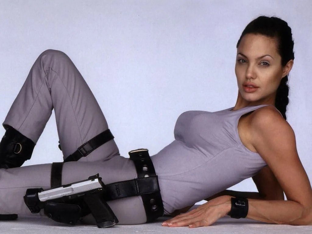 TheForgexx's tweet photo. Angelina Jolie as Lara Croft in Lara Croft: Tomb Raider (2001). https://t.co/ASn2gT1Jjo