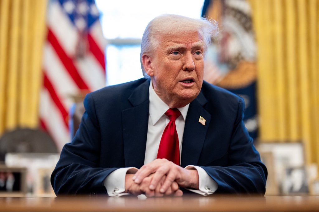 Vivek4real_'s tweet photo. BREAKING: 🇺🇸 PRESIDENT TRUMP JUST ANNOUNCED BITCOIN MIGHT BE INCLUDED IN TRUMP GOVERNMENT INVESTMENT ACCOUNTS

USA IS ANOUT TO BUY A LOT OF BITCOIN https://t.co/k3tl2LZ5yH