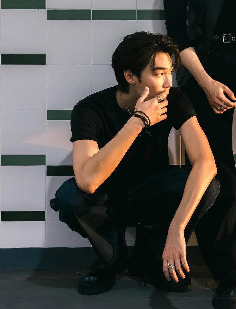teeshiee_'s tweet photo. aku lihat badan Dew ini keinget siapa ya.. GAGAH BANGET JUJURRRR😭😭😭😭😭😭😭, makin cinta sama dia jir, ngepincut bangeett😔🫶

DEWTEE TRUE COLOR
#TrueColorMV
#MrKillSeries https://t.co/xGi4pKD8gO