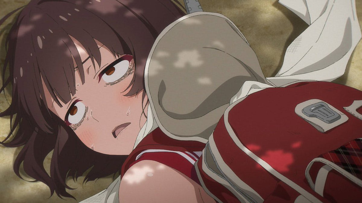 danjinul's tweet photo. 그로우 업 쇼 ~해바라기 서커스단~ 1화를 봤습니다. 

미소녀 서커스를 어떻게 접목하지 싶었는데 알고보니 작중 배경이 1955년도였습니다. 

서커스가 주 오락거리 였던 당시에 전설의 서커스단원의 딸 미즈카. 허나 미즈카는 아버지가 서커스를 하는 걸 싫어했습니다. 

아버지가 해외로 공연을 떠난 시기에 미즈카는 아버지가 가라는 곳으로 갔고 그곳은 과거 아버지가 빛을 진 해바라기 서커스단 이었죠. 

해바라기 서커스단은 부모 없는 고아를 거둔 팀이었고 미즈카는 피치 못할 사정(?)으로 서커스단을 돕기로 합니다. 

우선 애니의 특징으로는 작중 배경이 50년도 임에도 그림체는 최신 트렌드를 빼먹지 않는 미소녀들의 특색을 버리지 않습니다. 그러니까 50년도 특유의 시대상을 내포한 캐릭터들은 딱히 보이지 않았습니다. 

아마도 작중 배경은 서커스라는 소재를 스무스하게 넣기 위한 일종의 장치로 보이고 전반적인 전개나 캐릭터성은 미소녀동물원에서 볼 법한 캐릭터도 배치를 한 듯 합니다. 

이야기 흐름은 아마 각지를 돌아다니면서 벌어지는 옴니버스로 여겨지는데, 기본적으로 고아들이 모인 팀이라는 설정과 아무래도 힘든 시절의 배경을 다루고 있기 때문에 각본을 어떻게 꾸리냐에 따라 애니의 향후가 달라질 것 같습니다.

일단 애니의 퀄리티는 요즘 오리지널 기준으로도 꽤나 잘 뽑힌 것 같아 미소녀 동물원 좋아하는 일상물 난민 분들도 능히 들어갈 수 있지 않을까 싶습니다. 

#애니추천 #グロウアップショウ #GROWUPSHOW