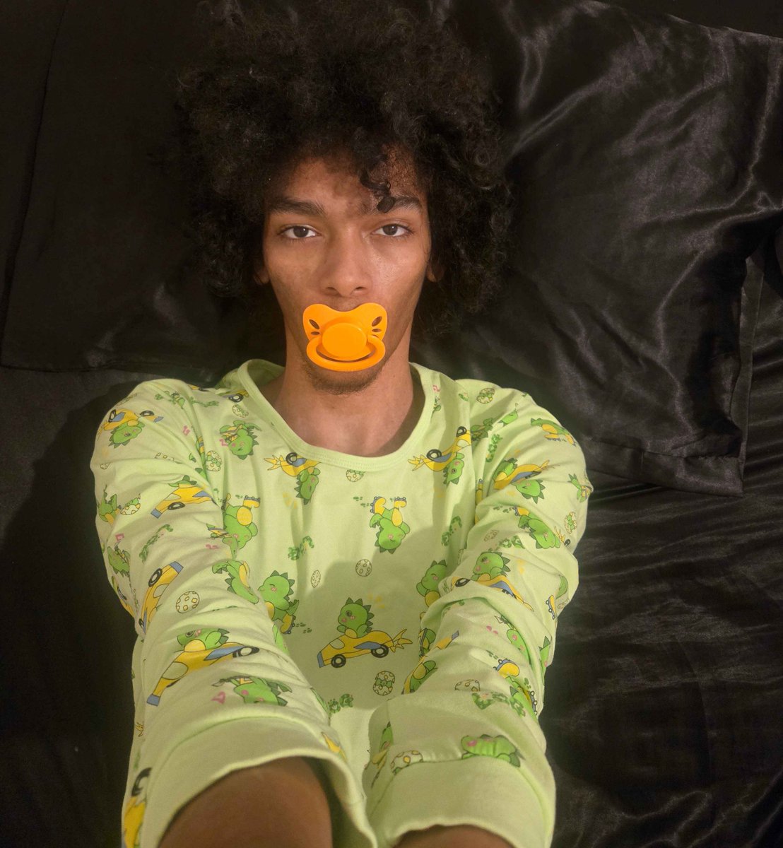 MiniDreamzzz's tweet photo. 🦖Just some more cute little pics 🦖
#onesie #abdl https://t.co/R9PEmQkfb9