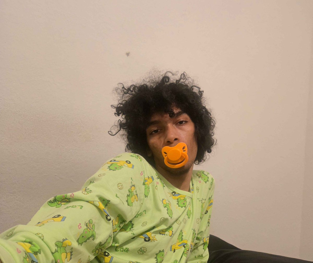 MiniDreamzzz's tweet photo. 🦖Just some more cute little pics 🦖
#onesie #abdl https://t.co/R9PEmQkfb9