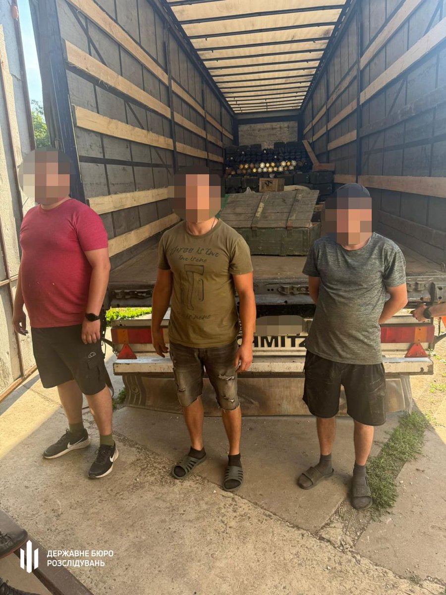 ivan_8848's tweet photo. Three Ukrainian soldiers attempted to sell a truck loaded with weapons worth a total of 2 million hryvnias.

The seizure included more than 700 rounds of ammunition, approximately 1.2 tons of explosives, and four anti-tank weapons.

Two of the arms dealers are in custody, and the third is under house arrest.