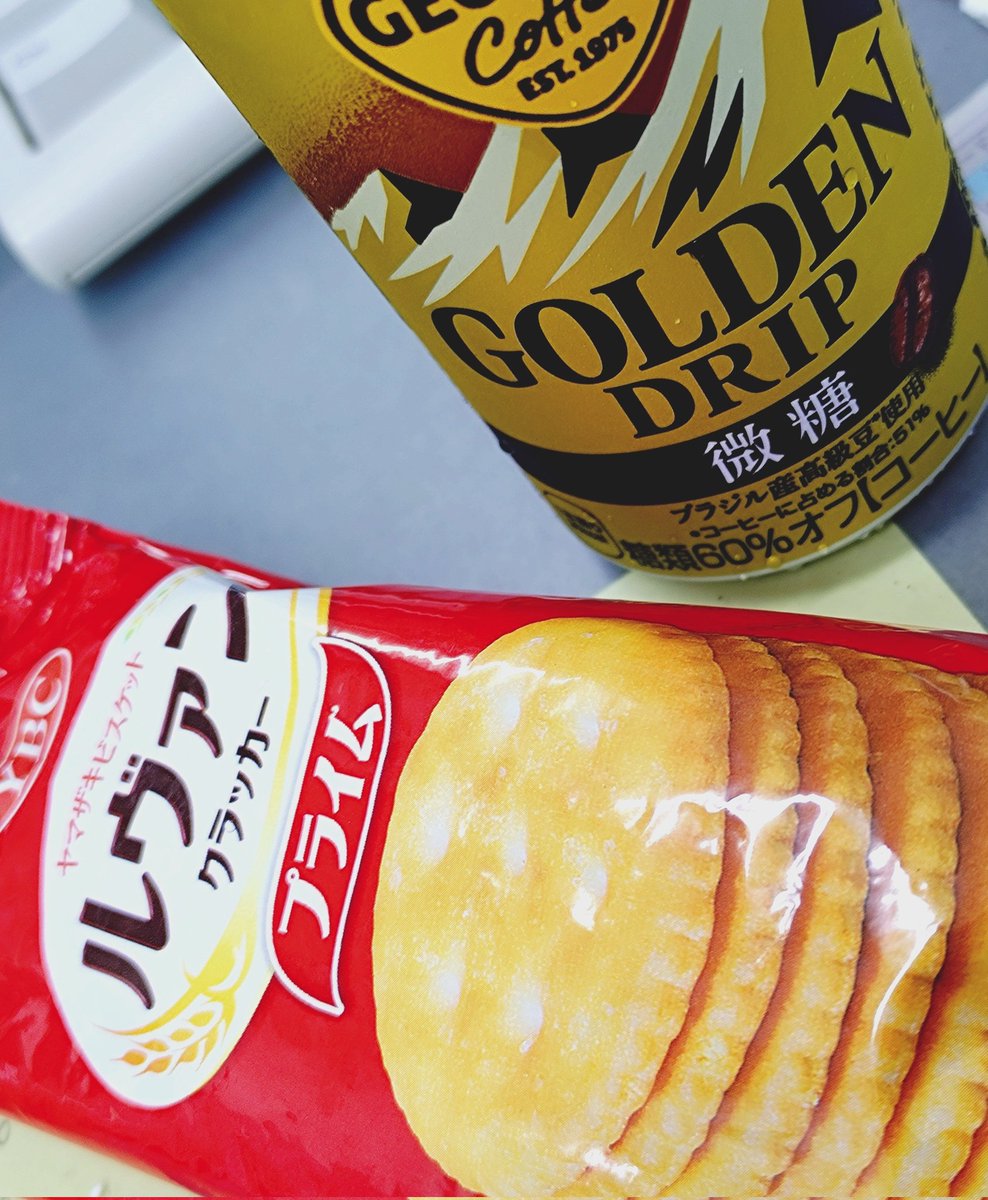 himumoon's tweet photo. NesoraさんのYouTube配信
残業で帰れず見れないかぁって思ってたらアーカイブある～⤴︎︎⤴︎︎
ありがたい～😌

残業中のおやつ兼ご飯笑
さて寝落ちする前にお風呂🛁*。 https://t.co/d6hllzL5ZM
