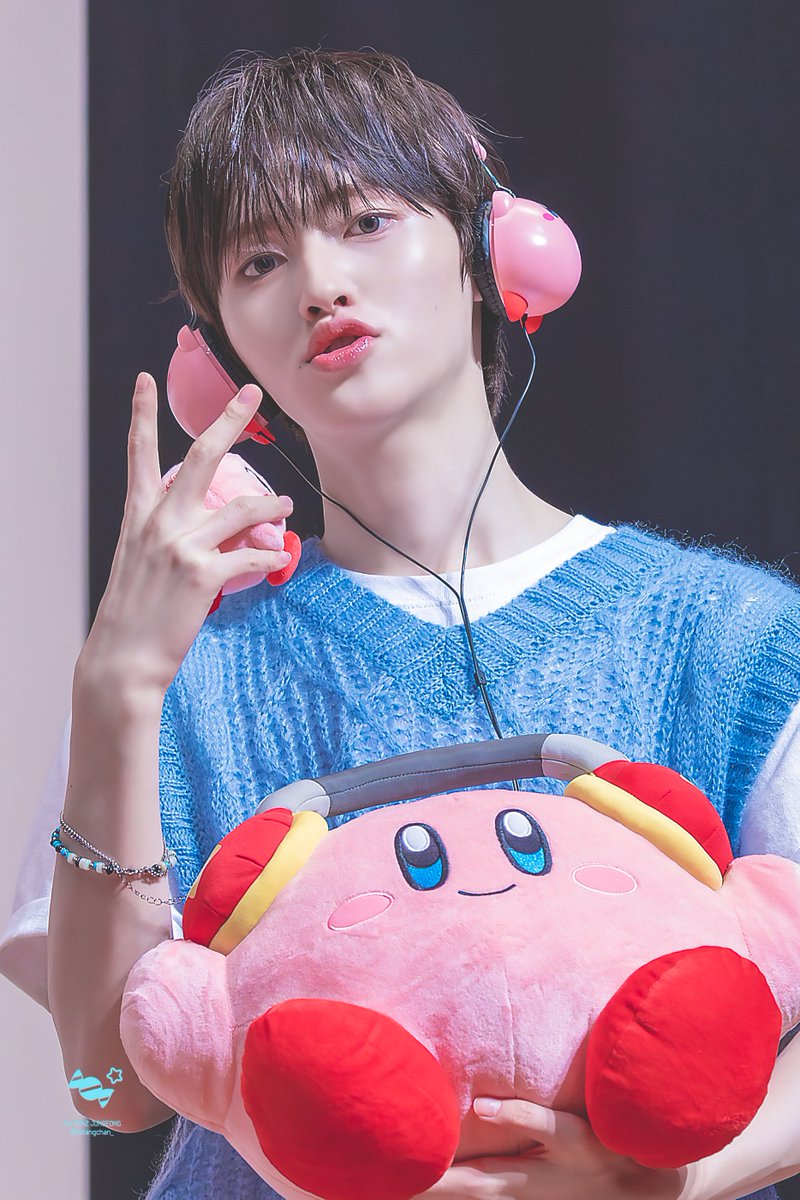 satangchan_'s tweet photo. 260628 HQ 🎧💗

#YUHZ #유어즈
#JUNSEONG #준성 https://t.co/TlQZ7bXxNu