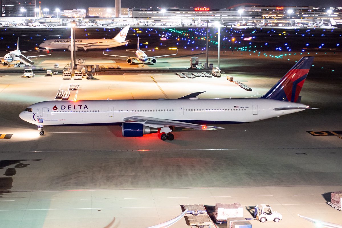 Ryouske_08's tweet photo. #B767からしか得られない栄養素 https://t.co/c67MQm2qKK