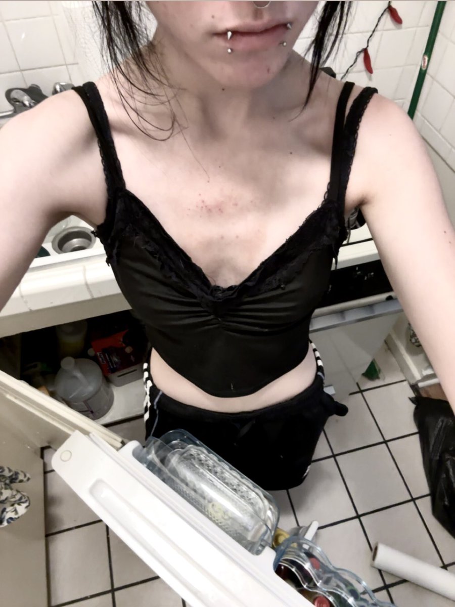plootoo_'s tweet photo. #edtwtwt looking for moots 😝
Hi my name is Jesse
•bmi 18 (as of july 2026) 
•twenty-something
•alt/goth
•ugw 35kg
•absolutely no fatphobia or any sort of bigotry 
•minors dni

#ed #thinspo #mealspo #bonespo https://t.co/ZDPsmzZEwf