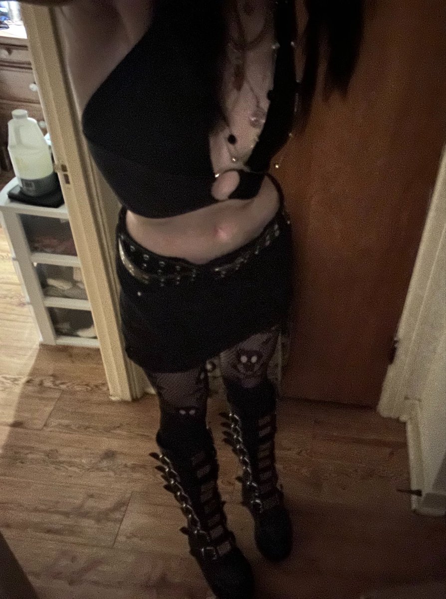 plootoo_'s tweet photo. #edtwtwt looking for moots 😝
Hi my name is Jesse
•bmi 18 (as of july 2026) 
•twenty-something
•alt/goth
•ugw 35kg
•absolutely no fatphobia or any sort of bigotry 
•minors dni

#ed #thinspo #mealspo #bonespo https://t.co/ZDPsmzZEwf