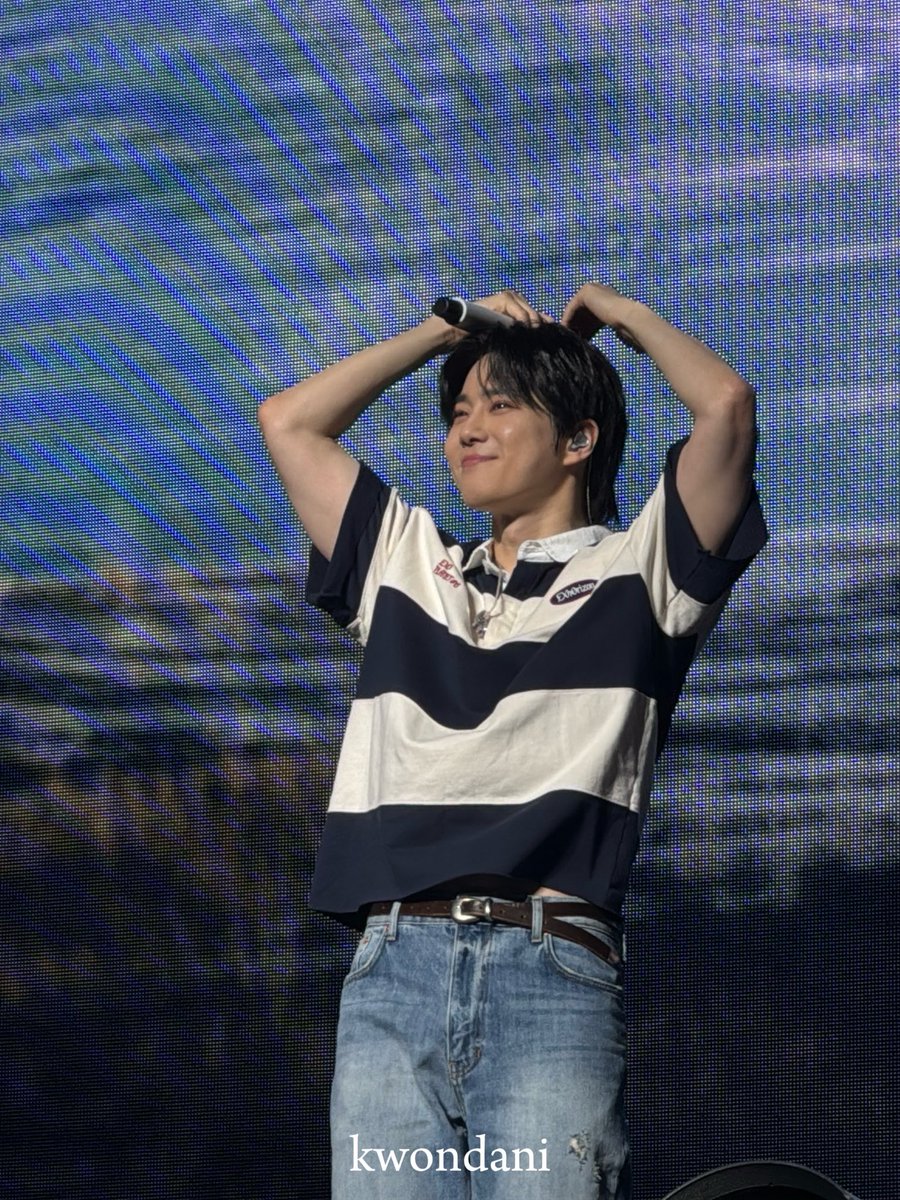 kwondani_'s tweet photo. thank you, junmyeon... 
thank you.

#EXO @weareoneEXO https://t.co/wvwPwjbx8c