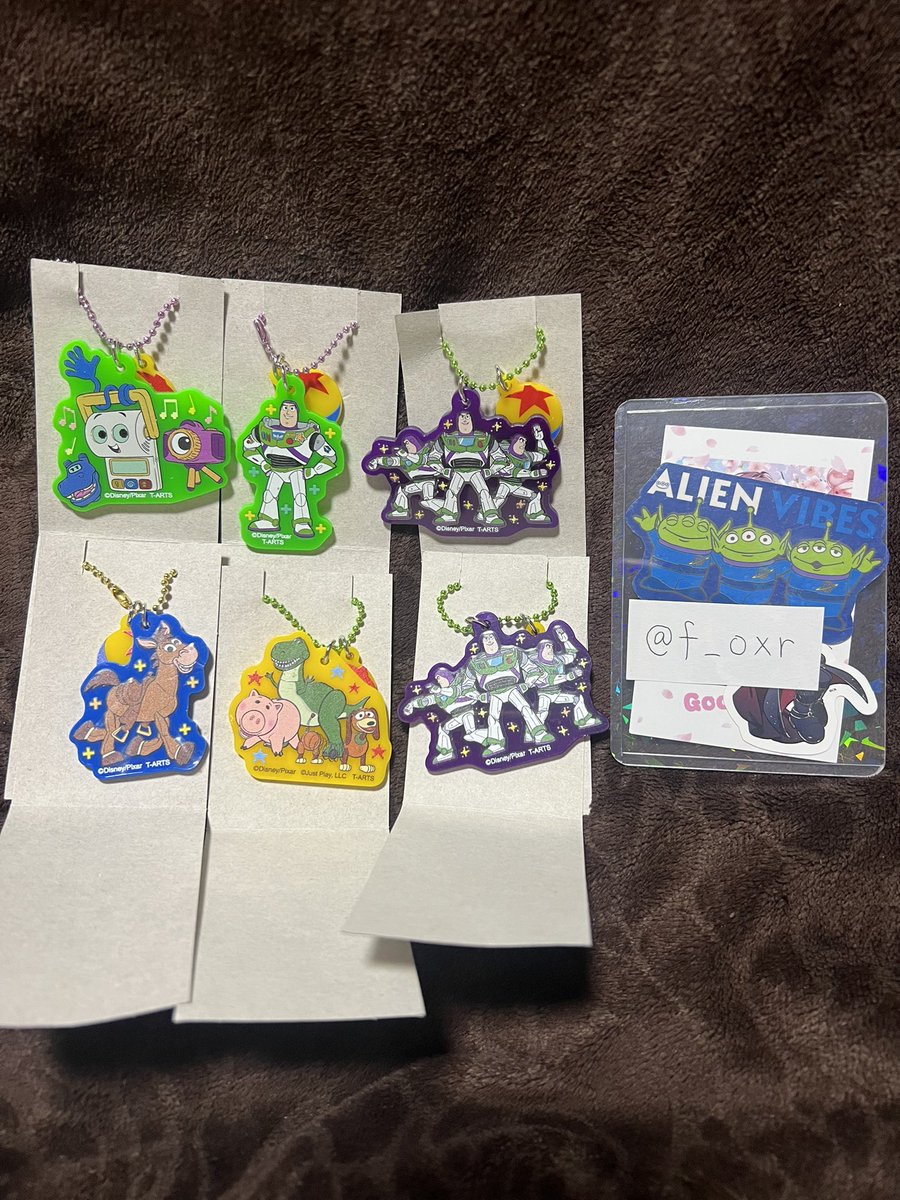 f_oxr's tweet photo. 【交換】
トイストーリー にじほしキャンディー
ツインチャーム

【譲】バズ、ブルズアイ、テックトリオ、ﾚｯｸｽ、ﾊﾑ、ｽﾘﾝｷｰ

【求】フォーキー&amp;カレン、リトルグリーンメン、ウッディ

追加購入で被りが出た為郵送にて交換希望しております。
検索からでもお気軽にお声掛けください🙇‍♀️ https://t.co/8vxBQUT2Tm