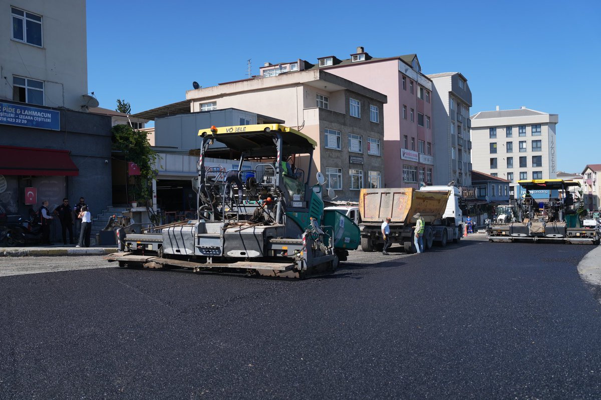 erenalibingol's tweet photo. Şifa Mahallesi İnönü Caddesi’nde asfalt çalışmalarımızı sürdürüyoruz. 🚧

Çalışmalar tamamlandığında, bağlantılı sokaklarımızla birlikte toplam 1189 metre uzunluğundaki alana 1.598 ton asfalt serimi gerçekleştirmiş olacağız.

Tuzla’nın yollarını adım adım yeniliyoruz. Çünkü Tuzla'ya değer. 💙