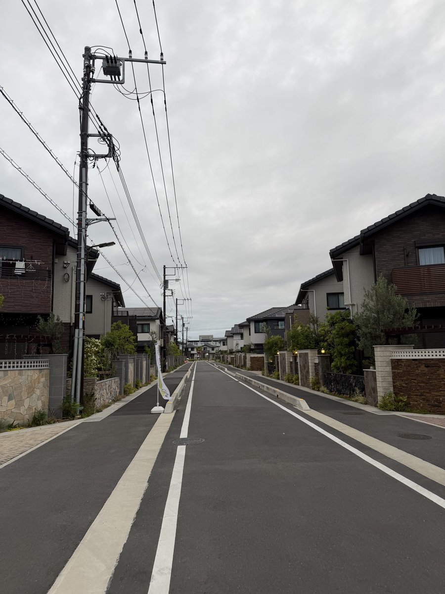 ryujin_ari9's tweet photo. @livedoornews 獨協大学トヨタホームにも中国人が大勢住み着いててさ、每日夜中になっても外で大声で喋ってんだよ

あいつら、もしかしたら中国のスパイなんじゃねぇかって気がしてさ

もう100世帯も入り込んでるって話だし、マジで警戒しとかねぇとヤバいぞ！ https://t.co/857ts7M0VN