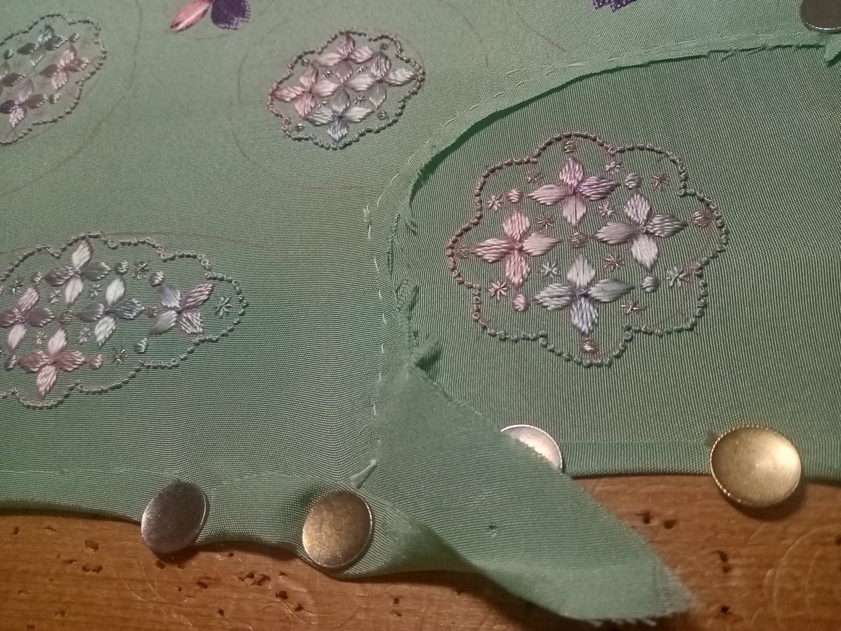 OKANONana_7sai's tweet photo. 終わった!
きれいな写真はまた明日撮ります✨
#embroiderywork
#HMJ2026
#HandmadeCrafts
#伝統工芸 https://t.co/yMG7gtJ58i