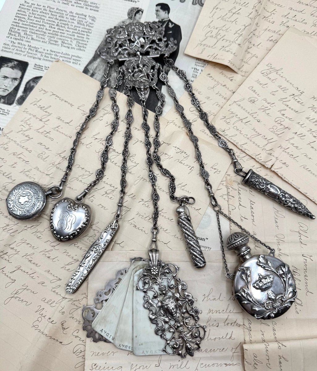 redoorlemontree's tweet photo. bring back chatelaine’s https://t.co/uemx1ng2Ct