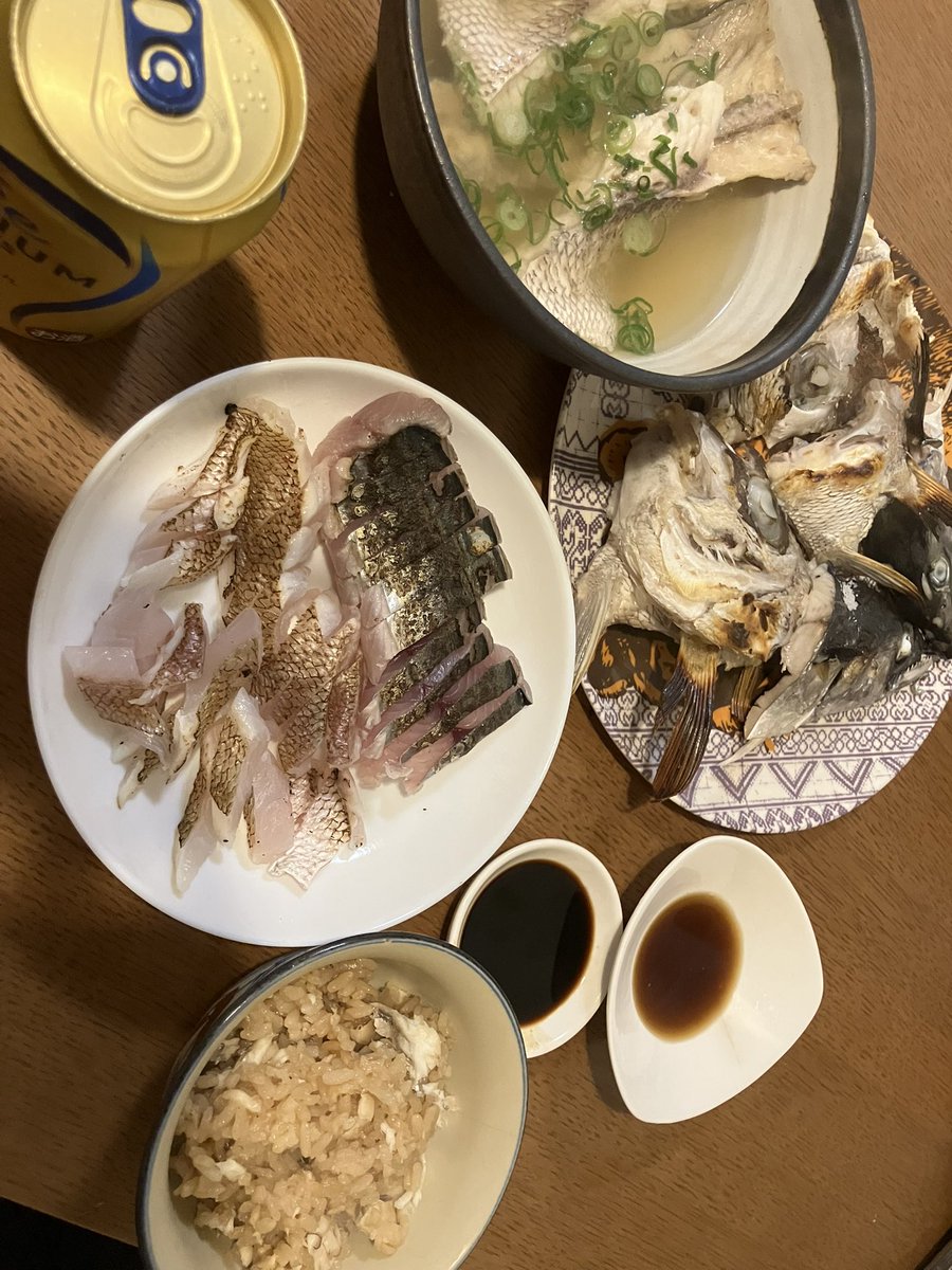 taka_5602's tweet photo. 二度目の落とし込み釣り。岩礁で根掛かり多発。マダイ50センチを筆頭に4、サゴシ50センチ1。ハナダイ1。
#さぶろう丸 https://t.co/5ZHxHprY2I