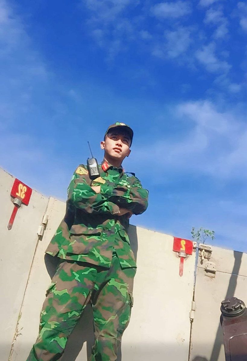 nguoidep09's tweet photo. Em trai bộ đội sau giờ huấn luyện suc Căc tại phòng https://t.co/MPBStU6LeJ